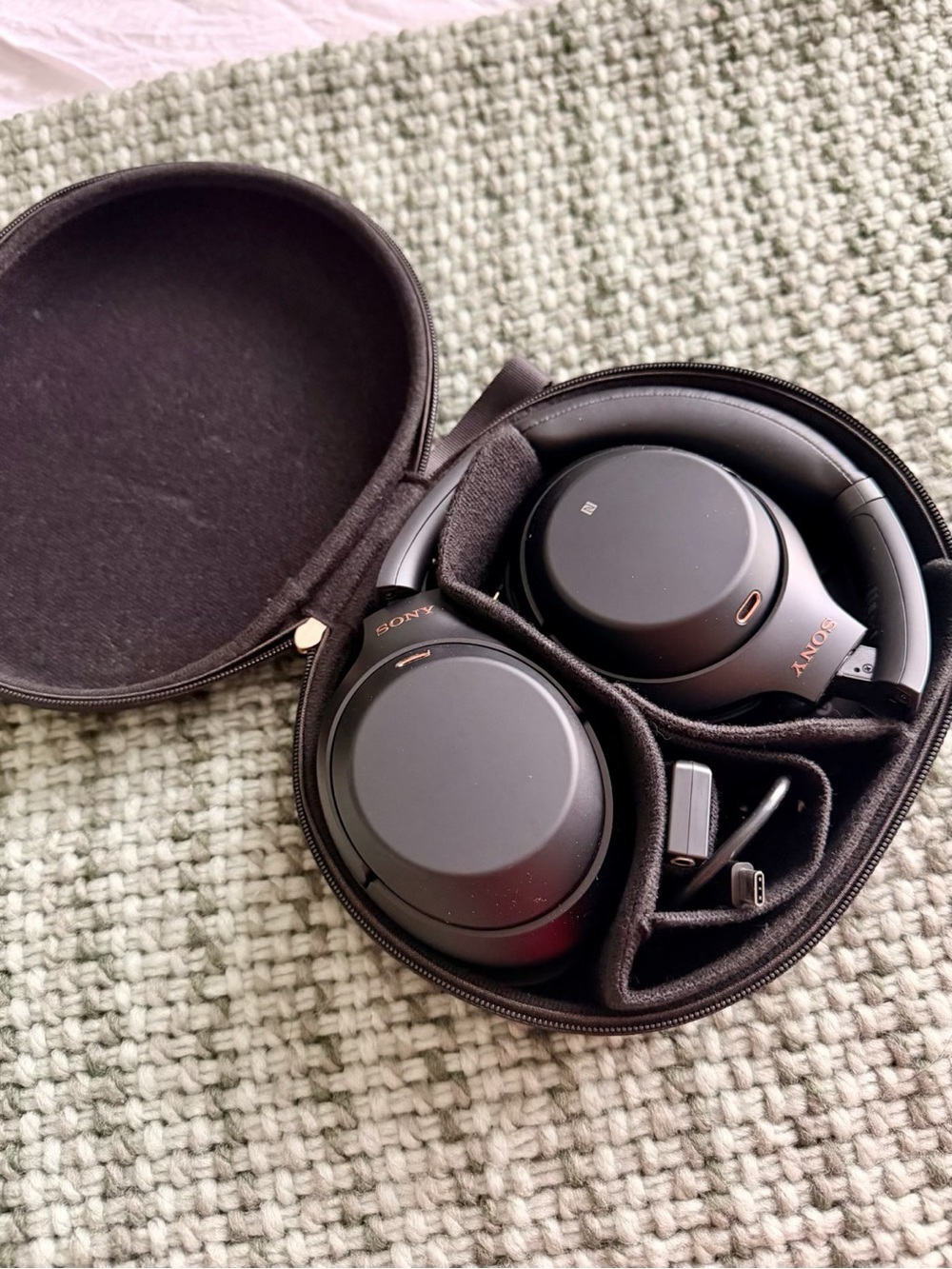 Sony Over-Ear Wireless 1000XM4 Noise Canceling Headphones USED ONCE